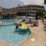 Hotel Crown Resorts Henipa